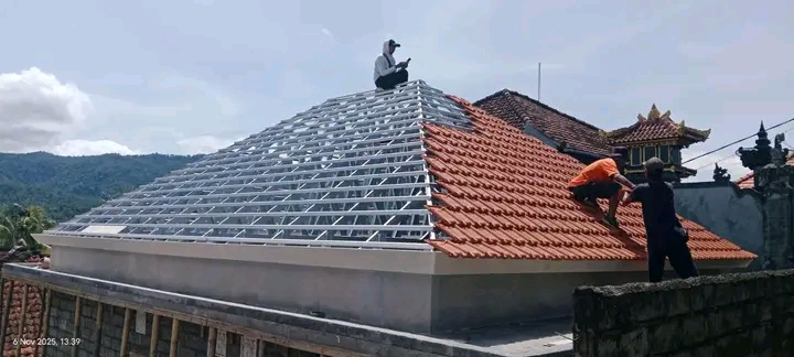 Atap genteng dan rangka baja ringan