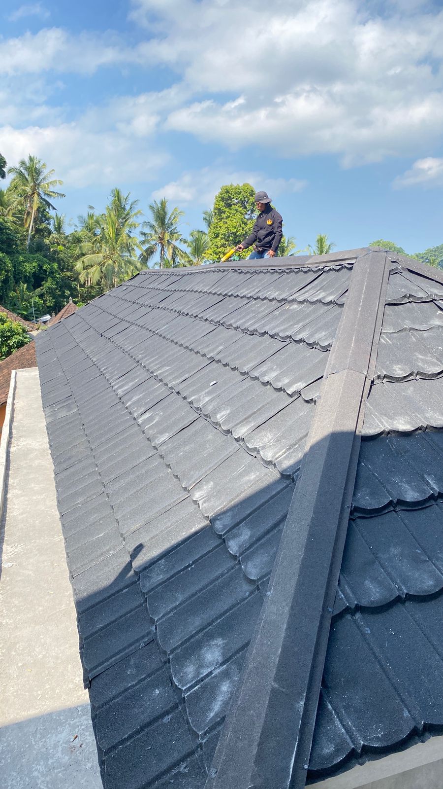Atap metal pasir warna hitam